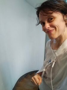 Pascaline Magnes travaille son judo dans les escaliers