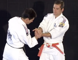 Clé de jujitsu appelée Kote Gaeshi