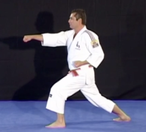 Coup de poing atemi en jujitsu Gyaku Tsuki
