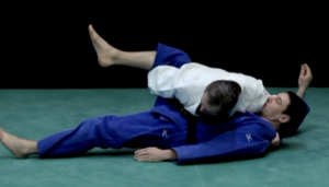 Immobilisation en judo : cet osaekomi s'appelle Kuzure Yoko Shio Gatame Gatame