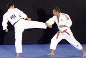 Blocage en jujitsu appelé ostoshi uke