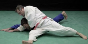 Etranglement de judo jujitsu appelé Koshi-jime démontré par Frédéric Bourgoin (technique "oubliée")