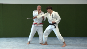 Frédéric Bourgoin démontre une technique des 20 imposés en jujitsu